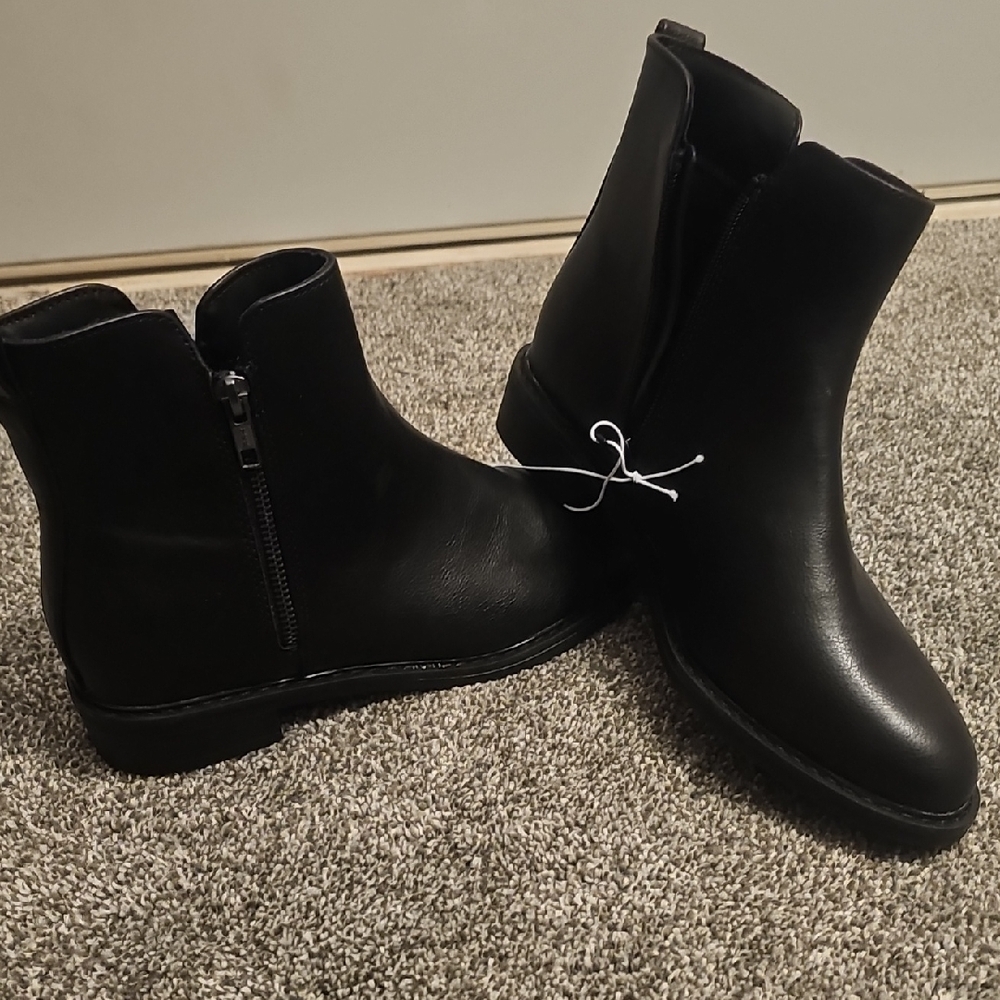 Universal Thread Black Ankle Booties